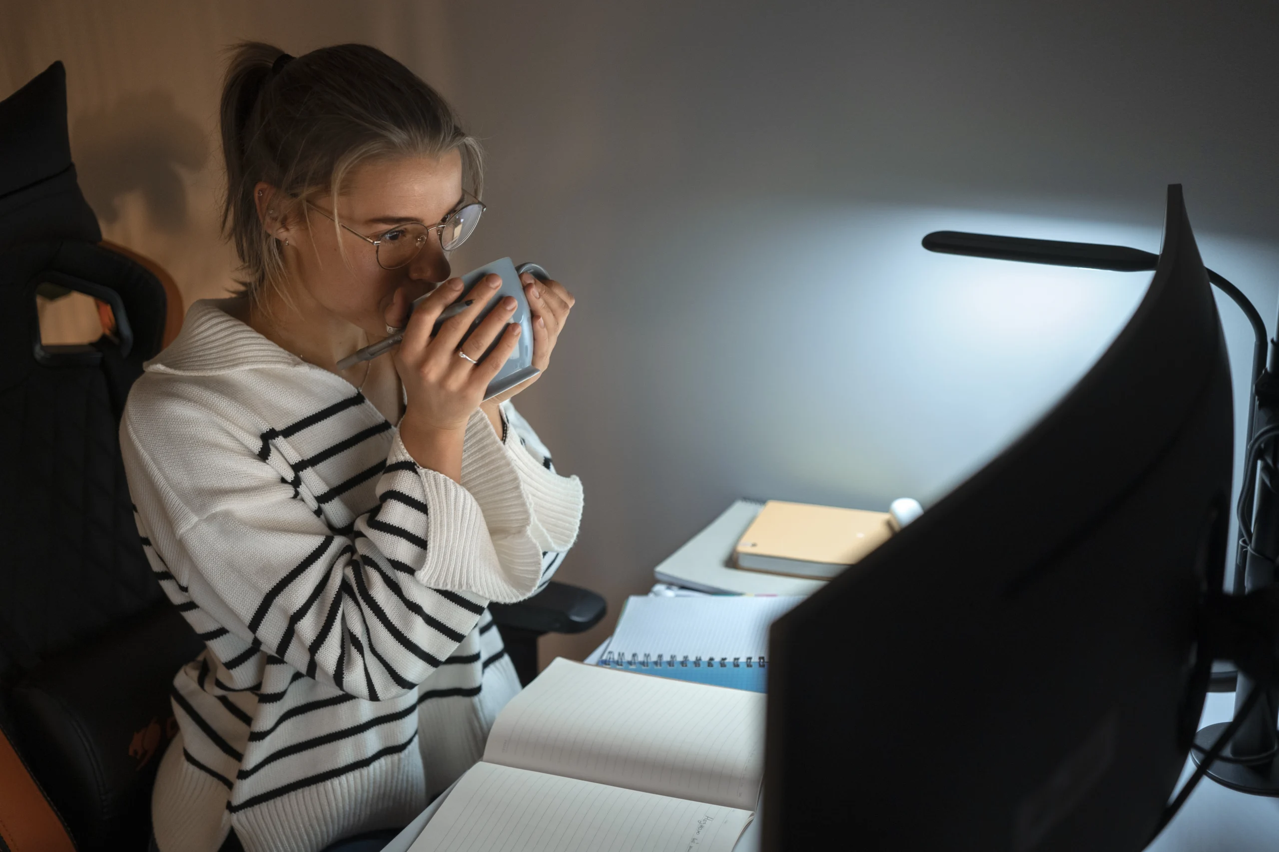 Does a monitor light bar really help with eye strain during long work hours at a desk
